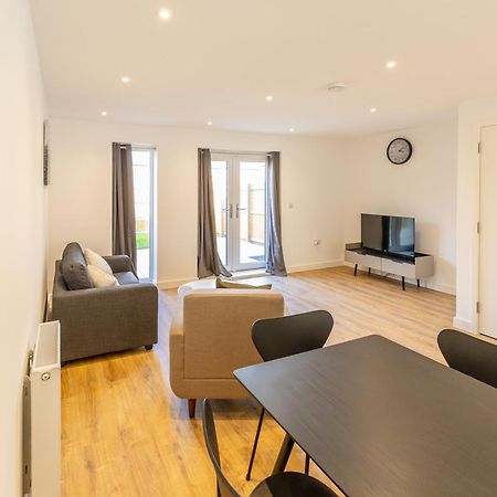 Stunning Modern 3 Bedroom Townhouse - Perfect Getaway แมนเชสเตอร์ ภายนอก รูปภาพ