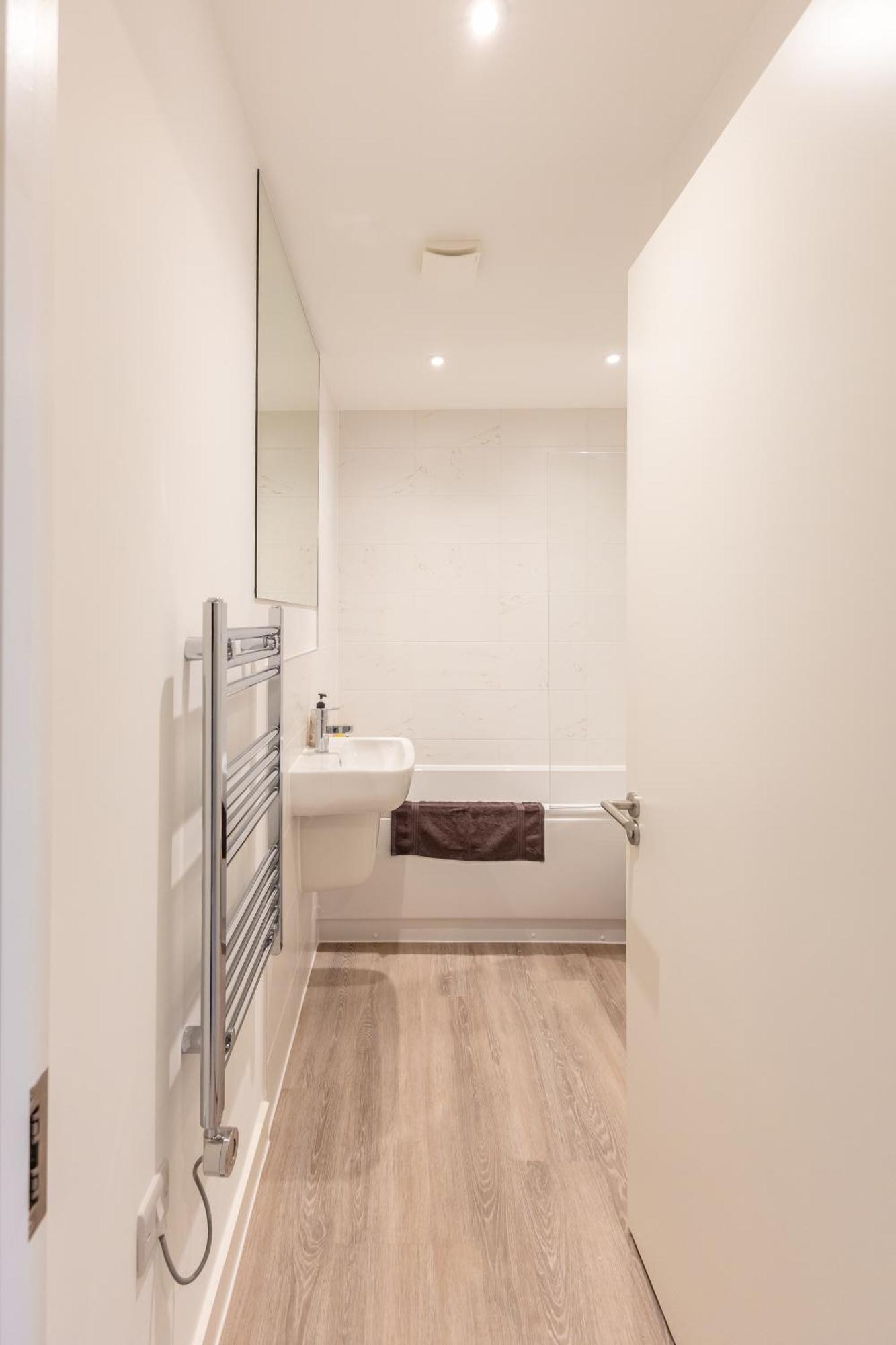 Stunning Modern 3 Bedroom Townhouse - Perfect Getaway แมนเชสเตอร์ ภายนอก รูปภาพ