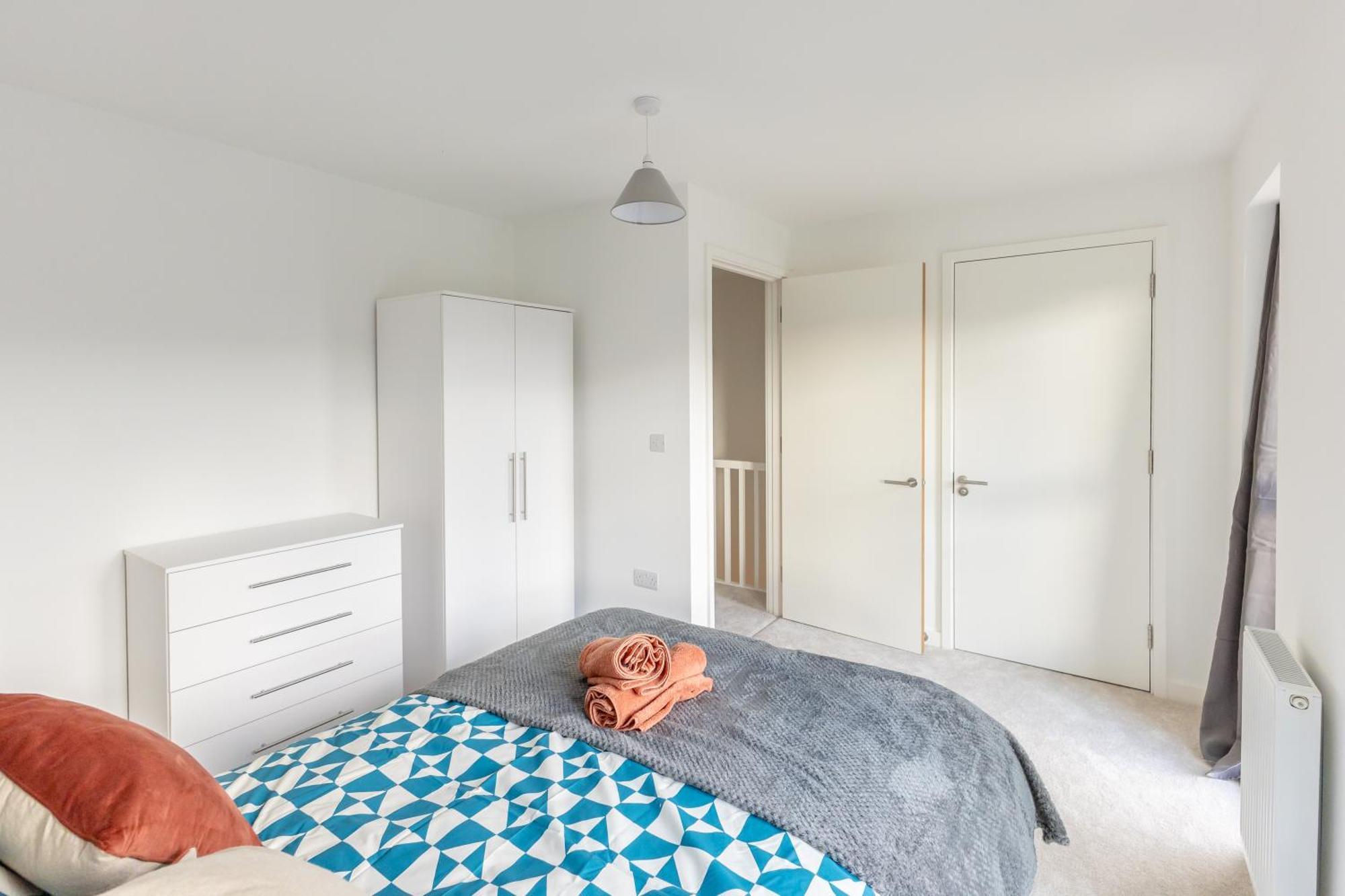 Stunning Modern 3 Bedroom Townhouse - Perfect Getaway แมนเชสเตอร์ ภายนอก รูปภาพ