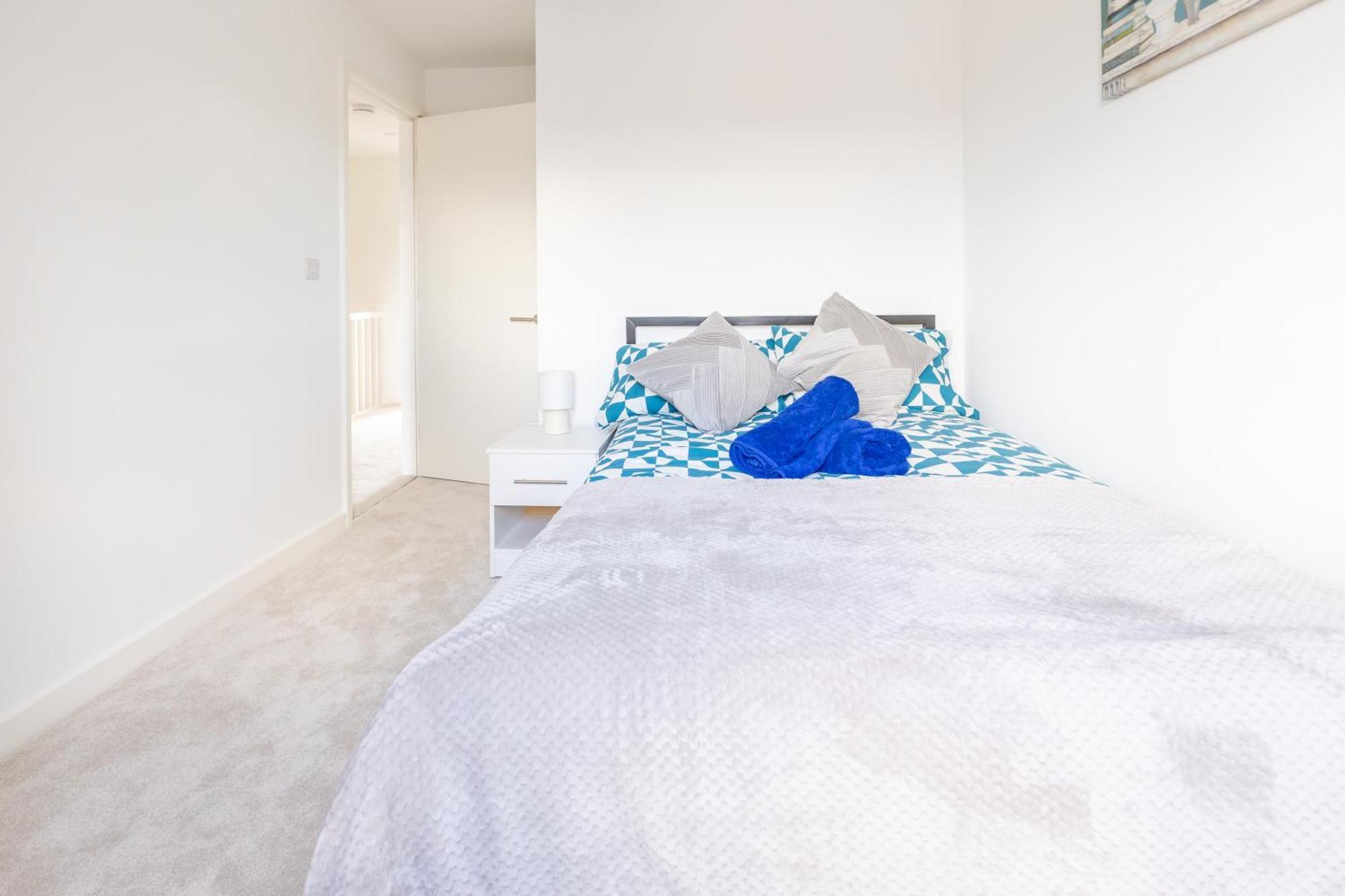 Stunning Modern 3 Bedroom Townhouse - Perfect Getaway แมนเชสเตอร์ ภายนอก รูปภาพ