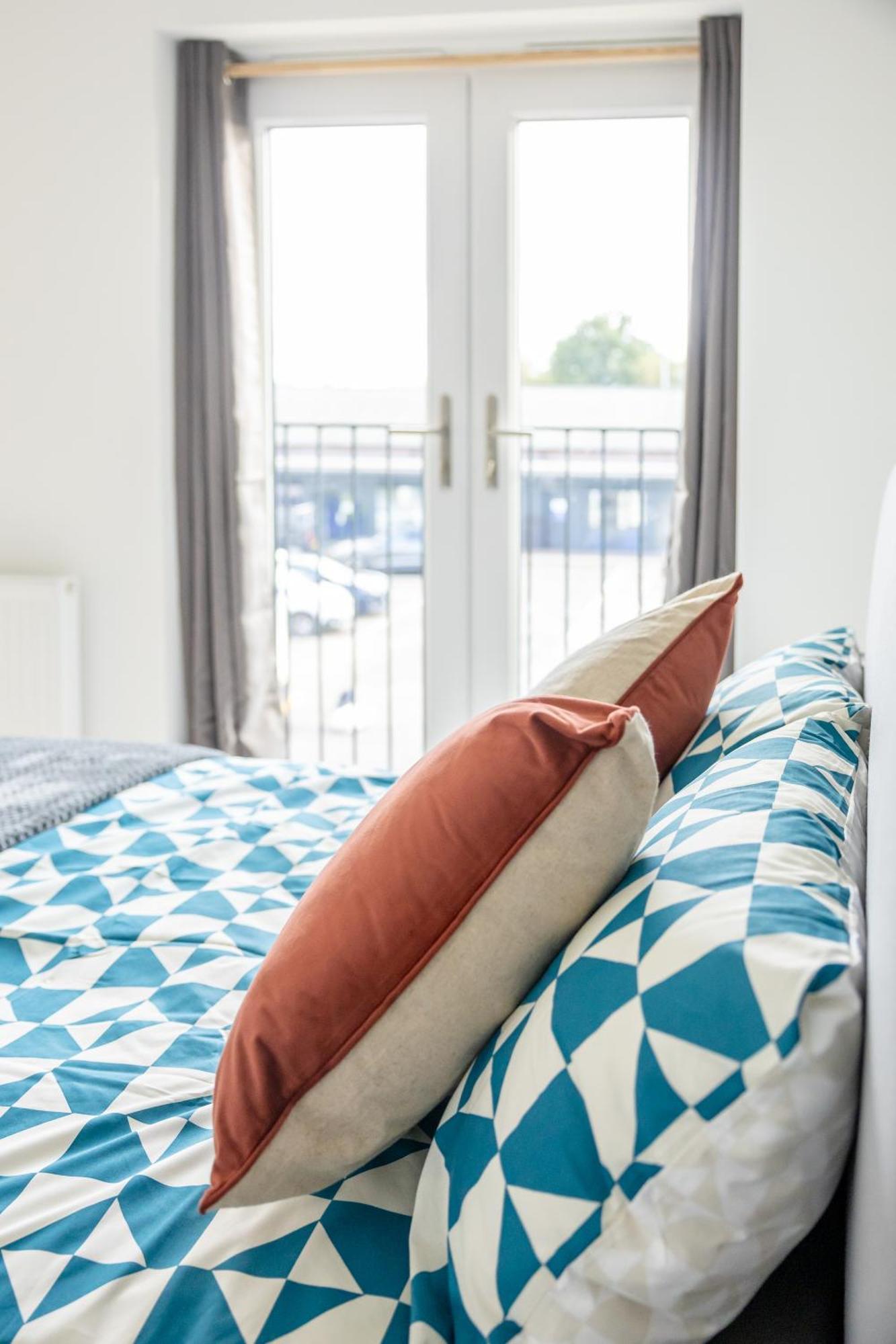 Stunning Modern 3 Bedroom Townhouse - Perfect Getaway แมนเชสเตอร์ ภายนอก รูปภาพ