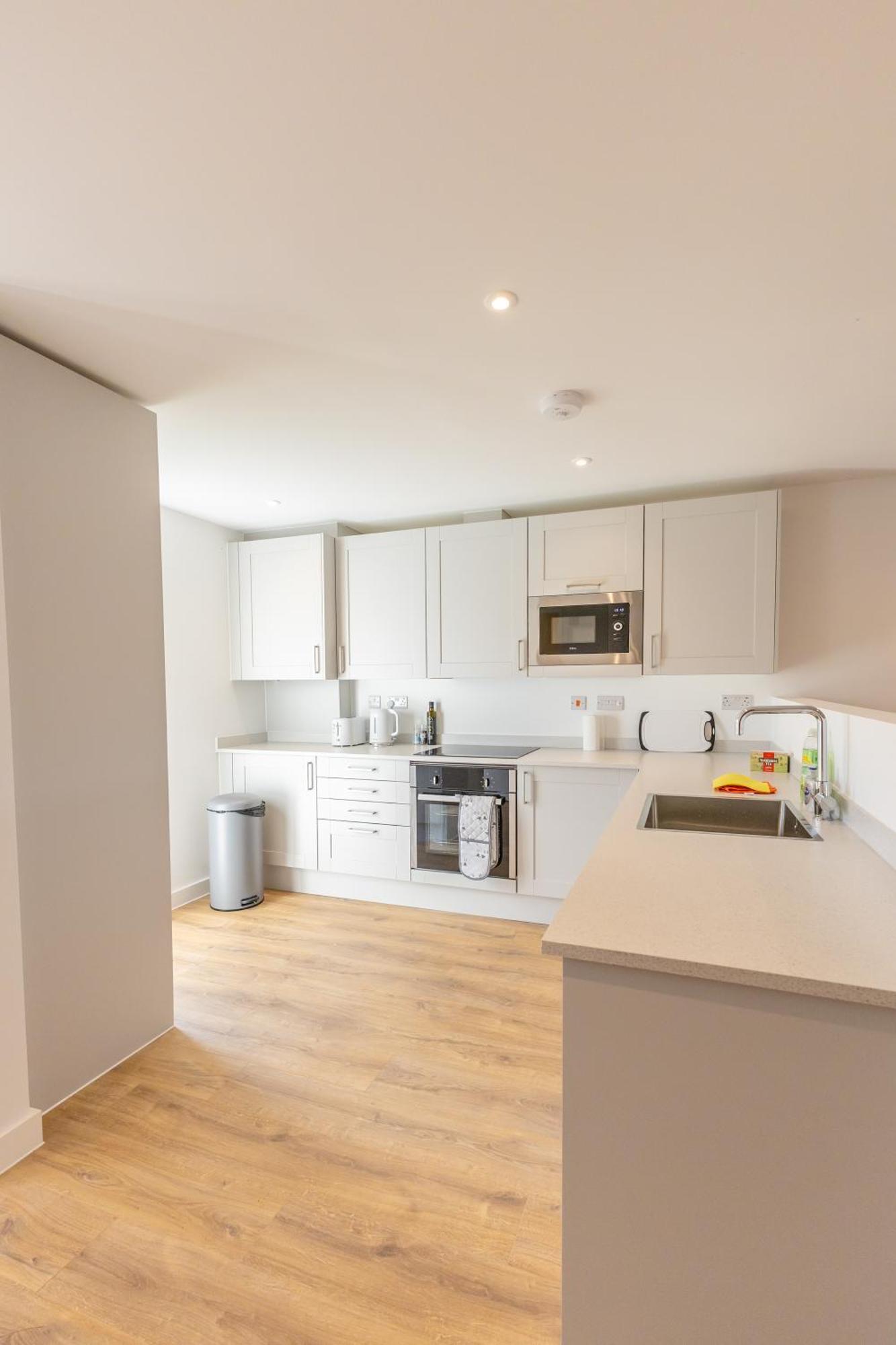Stunning Modern 3 Bedroom Townhouse - Perfect Getaway แมนเชสเตอร์ ภายนอก รูปภาพ