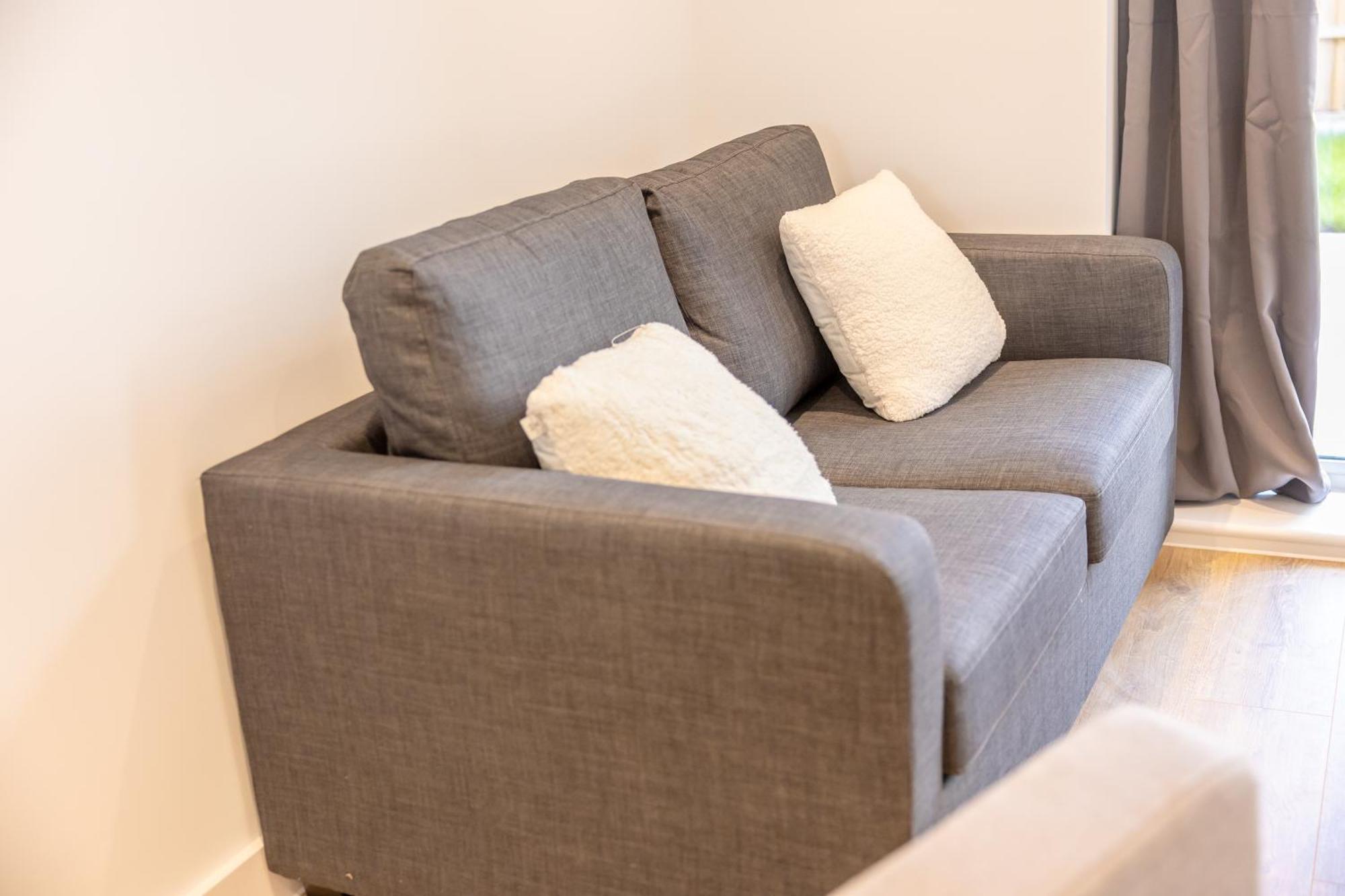 Stunning Modern 3 Bedroom Townhouse - Perfect Getaway แมนเชสเตอร์ ภายนอก รูปภาพ